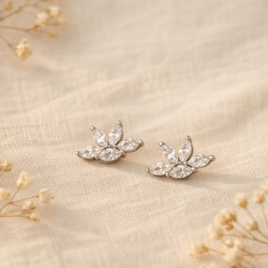 Boucles d'oreilles clous en cristal Flora Marquise - Product Image 3