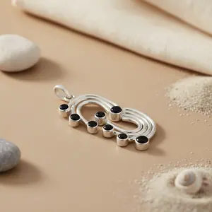 Moderno Colgante de Plata 925 con Ónix y Baño de Rodio, Regalo para Mujer con Dijes de Oro Rosa y Platino - Product Image 3