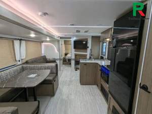 Utilisé en Chine : Camping-cars haut de gamme conçus avec une cuisine spacieuse et confortable et fabriqués avec des matériaux de première qualité - Product Image 3