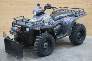 Cuatrimoto Sportsman 700 04 disponible en stock, incluye cabrestantes y pala quitanieves - Product Image 2