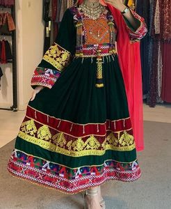 Vestido Kuchi amarillo elegante ligero para fiesta de boda y materiales duraderos en ropa Kuchi con precios súper mayoristas - Product Image 6