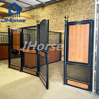 Fenêtres pour chevaux en acier préfabriqué HDG robuste et durable avec remplissage en bambou et enjoliveur