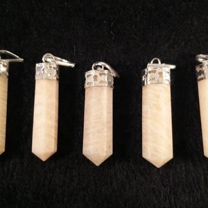 Vente en gros de Quartz rose de haute qualité au prix d'usine Pendentif à pointe de crayon Style Feng Shui Cristaux de guérison inspirés de l'amour - Product Image 3