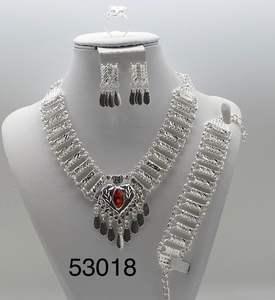 Conjunto de Collar Gargantilla Floral Plateado con Pendientes a Juego |   Joyería de Imitación Elegante para Mujer, Modelo 23094, Venta al por Mayor - Product Image 4