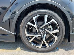 2023 pour Toyota C-HR Limited voiture d'occasion avec sièges en tissu de caméra arrière à direction gauche - Product Image 4