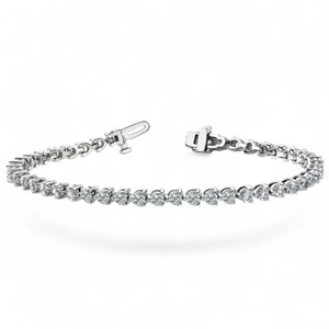 สร้อยข้อมือเทนนิสแบบตะกร้าทรงกลมสามแฉกแพลตตินัม - Product Image 1