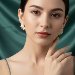 Boucles d'oreilles en or 14 carats avec feuillage de fougère inspiré de la nature et diamants pour femmes - Product Image 6