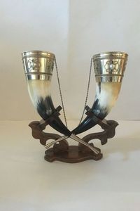 Taza de cerámica de cuerno vikingo festivo hecho a mano para hidromiel y cerveza para fiestas navideñas y alegrías navideñas - Product Image 4