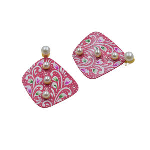 Boucles d'oreilles élégantes et tendance en peinture à la main Fabricant Fournisseur Boucles d'oreilles en pierre MOP plaquées or pour femmes et filles - Product Image 3