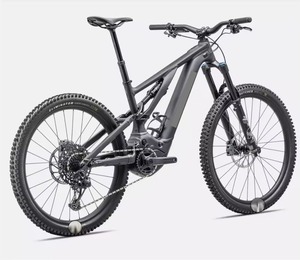 Qualité supérieure pour le nouveau VTT électrique Levo 3 Comp Alloy 2025, avec 150 mm de débattement, batterie 700 Wh et moteur 90 Nm - Product Image 4