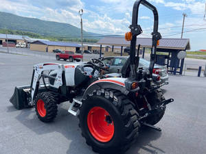 Tracteur compact CT2035 2023, faible nombre d'heures, 35 CV, diesel, chargeur frontal prêt à l'emploi - Product Image 2