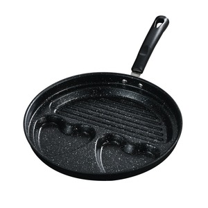 <span class=keywords><strong>DS118</strong></span> Venta al por mayor hogar en forma de corazón agujero circular a rayas sartén de fondo plano nuevo tipo de sartén - Product Image 1