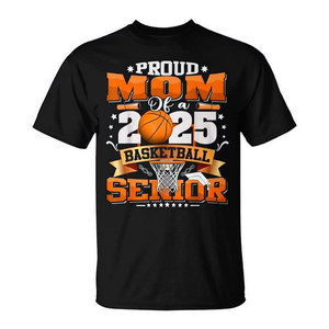 Camiseta de manga corta con cuello redondo para mujer adulta, orgullosa mamá de un graduado de baloncesto de 2025, regreso a clases, graduación - Product Image 3