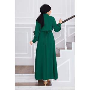 Robe modeste hijab plissé à la taille avec détail de pierre d'émeraude - Product Image 1