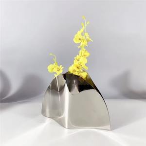 Vente en gros de vases à fleurs antiques en aluminium vases à fleurs en métal décoratifs pour la maison personnalisés à vendre - Product Image 1