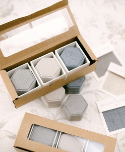 Boîte à bijoux de luxe en velours et tissu pour bagues de fiançailles et de mariage Boîte cadeau de rangement de bague élégante pour les mariées et les mariages - Product Image 3