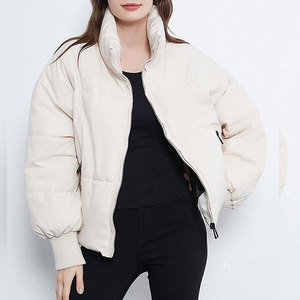 Vente en gros Vêtements d'extérieur d'hiver OEM Manteaux en duvet rembourrés chauds pour femmes avec logo personnalisé - Product Image 5