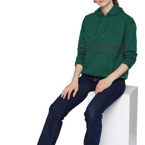 Meilleur sweat à capuche surdimensionné personnalisé DEKRUM SPORTS pour femme, style décontracté hivernal, avec logo frontal et col à capuche uni teint - Product Image 4