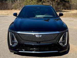 Seminuevo 2024 Cad-ill-ac LYRIQ Luxury W1SC Dirección izquierda Interior oscuro Asientos de cuero R19 Tamaño del neumático - Product Image 6