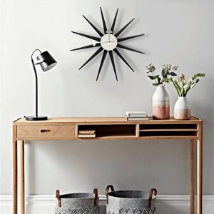 Reloj de pared negro en negrita, elegante diseñador moderno, acento para el hogar, decoración atemporal de lujo, reloj artístico único - Product Image 1