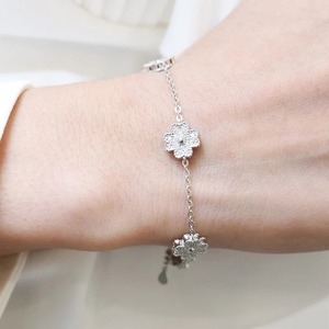 Beau bracelet à breloques en diamant cultivé en laboratoire Five Clover Cluster bijoux personnalisés excellente coupe cadeau incroyable pour les femmes - Product Image 4