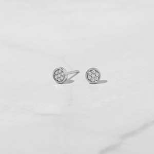 Boucles d'oreilles en plaqué or avec zirconium cubique et forme ronde en argent sterling massif 925 bijoux en forme de cercle occasionnels. - Product Image 1