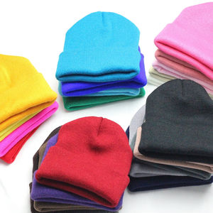 หมวกถักสำหรับฤดูหนาวแบบถักสีพื้นอบอุ่นเป็นมิตรกับสิ่งแวดล้อมโลโก้ตามสั่ง - Product Image 5