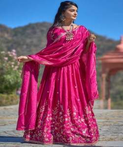 Vente en gros de Lehenga Choli en coton épais imprimé feuille de soie belle - Product Image 1