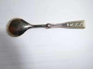 Élégante cuillère de mariage indienne en acier inoxydable à poignée dorée, parfaite pour les ustensiles de cuisine de table et les articles d'hôtel - Product Image 2