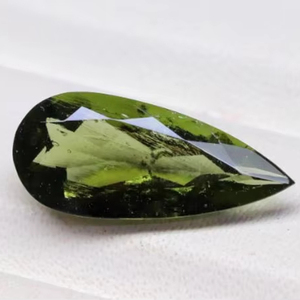 Moldavite naturelle de qualité supérieure, pierre précieuse facettée en forme de poire - Pierre verte de la République tchèque, bijoux avec taille et poids personnalisables - Product Image 1