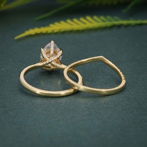 Anillo de Compromiso Solitario Catedral con Diamante Cultivado en Laboratorio con Certificación IGI de Primera Marca, con Banda Apilable para Mujer - Product Image 6