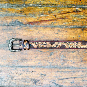 Cinturón de Cuero Genuino de Grano Completo con Grabado de Cuerno de Toro Acabado a Mano con Hebilla Occidental Resistente de Primera Calidad - Product Image 3