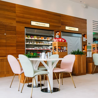 Ensemble de mobilier de style contemporain pour café et restaurant : table et chaises, et ensemble de banquettes rondes roses confortables pour restaurant commercial