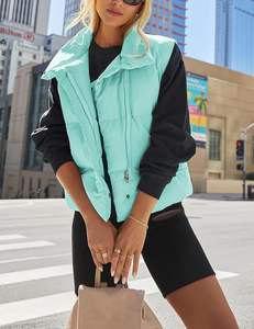 Vestes pour hommes sans manches unies de haute qualité col montant léger fermeture éclair gilet bouffant Polyester matelassé unisexe gilets bouffants - Product Image 3