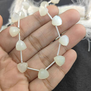 Cuentas de Piedra Lunar Blanca de 7-8 mm, Forma Trillón, Corte Facetado, Hilo de Cuentas de Piedra Lunar para la Fabricación de Joyas, 13-14 Cuentas en un Hilo de 8 Pulgadas - Product Image 5