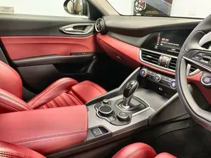 UTILISÉ LHD/RHD 2018 ALFA ROMEO GIULIA - Product Image 2