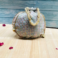 Nouvel arrivage de sacs potli Rajasthani élégants faits à la main en Tari Work Embrayages de soirée de mariage Faveurs de mariage avec sac brodé ethnique