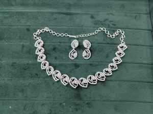 Pendientes de Araña Elegantes de Aleación de Zinc Chapados en Oro con Forma de Campana Étnica con Circonita, Elegante Collar AD para un Look Glamuroso de Boda - Product Image 3