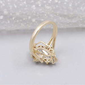 <b>Vintage</b> Yellow <b>Gold</b> Engagement <b>Ring</b> with Unique Pear-Cut Diamond - Product Image 5