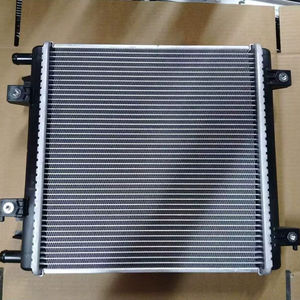 Radiateur de véhicule utilitaire en stock, prêt à être livré - Product Image 1