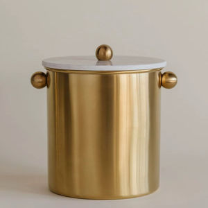 Cubo de hielo de latón duradero para uso diario, perfecto para enfriar bebidas y agregar sofisticación a las reuniones - Product Image 1