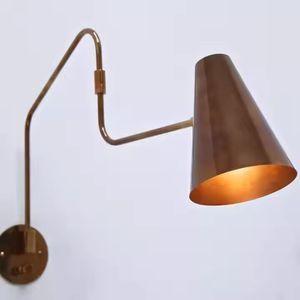 Applique murale en laiton de style moderne du milieu du siècle avec lampe murale Di Italian Light Lampe en laiton utilisée pour la chambre à coucher - Product Image 5