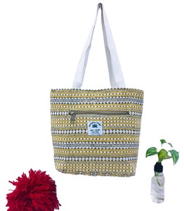 Sac fourre-tout exclusif en coton Dari en édition limitée pour femme Fermeture à glissière écologique faite à la main pour une soirée décontractée Utilisation polyvalente - Product Image 1