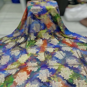 Nouvelle Robe pour Filles en Tissu Chiffon Somalien Fransawi Dirac Jacquard Slub, Motif Abstrait Scintillant Argenté, Collection 2026 - Product Image 1