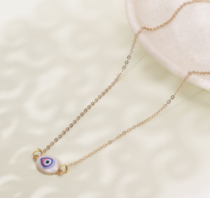 Cadena con colgante de ojo malvado minimalista moderno, joyería ortodoxa de moda personalizable, chapado en oro para ocasiones de fiesta de mujer - Product Image 1