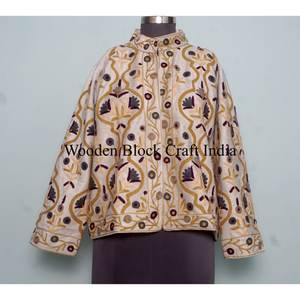 Veste en velours brodée Suzani multicolore faite à la main pour femmes, design floral respirant, veste artisanale pour femmes - Product Image 1