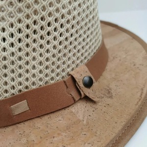Chapeau en liège naturel avec filet et dentelle marron - Product Image 2