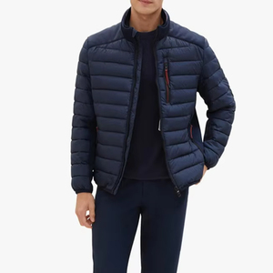 Chaqueta acolchada personalizada para hombre, poliéster ligero, cuello levantado de invierno, cierre de cremallera, acolchado sintético cálido informal - Product Image 1