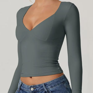 Camisetas de manga larga con cuello en V para mujer, Top corto de doble forro con copa cosida, Tops para salir - Product Image 1