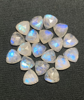 Pierre de lune arc-en-ciel naturelle bleu ardent à facettes trillion dos plat Cabochon pierre précieuse pour la fabrication de bijoux comme des bagues Bracelet cheville